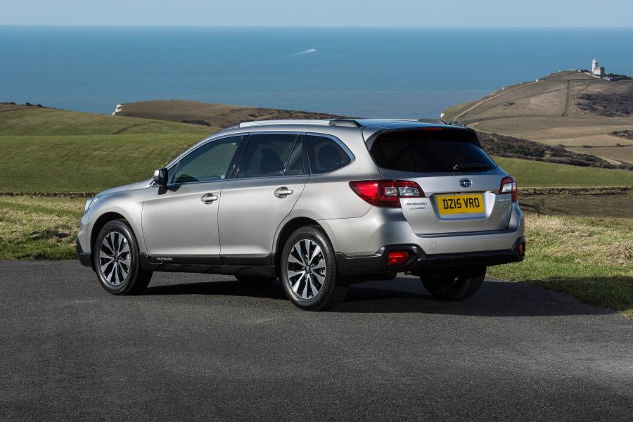  Subaru Outback 2.0D 2015 года  (UK) (фото 11 из 32)